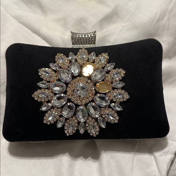 Boutique clutch with cross body strap NWOT - Picture 1 of 7